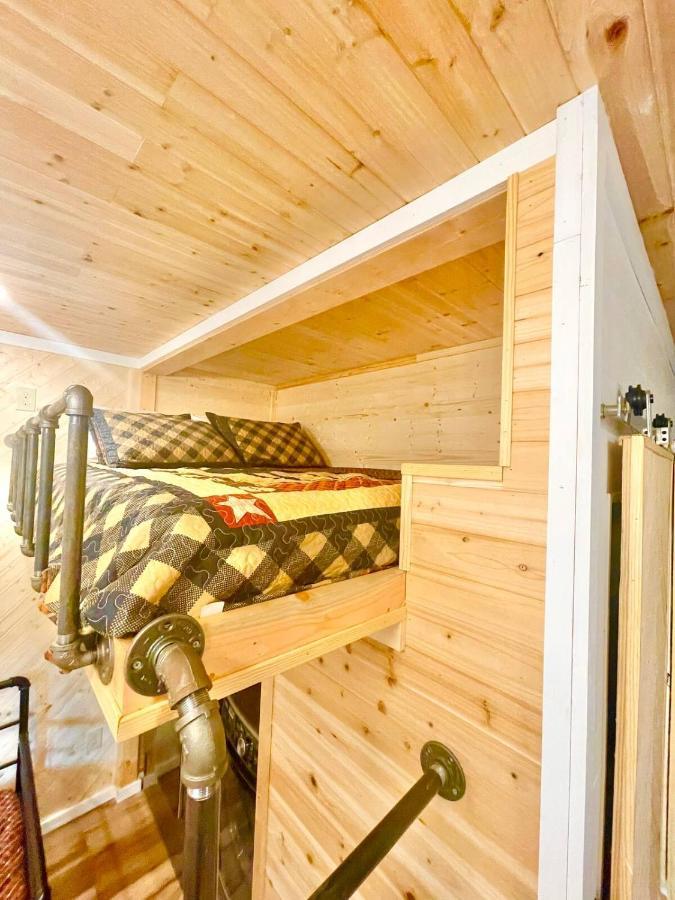 New Tiny Cabin Hot Tub Firepit Fenced Yard Sevierville Exterior photo
