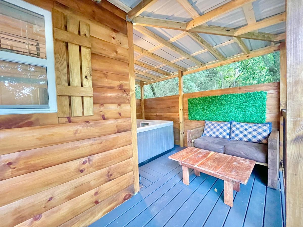 New Tiny Cabin Hot Tub Firepit Fenced Yard Sevierville Exterior photo