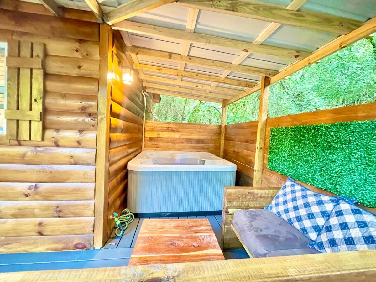 New Tiny Cabin Hot Tub Firepit Fenced Yard Sevierville Exterior photo