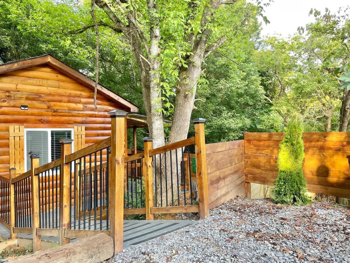 New Tiny Cabin Hot Tub Firepit Fenced Yard Sevierville Exterior photo
