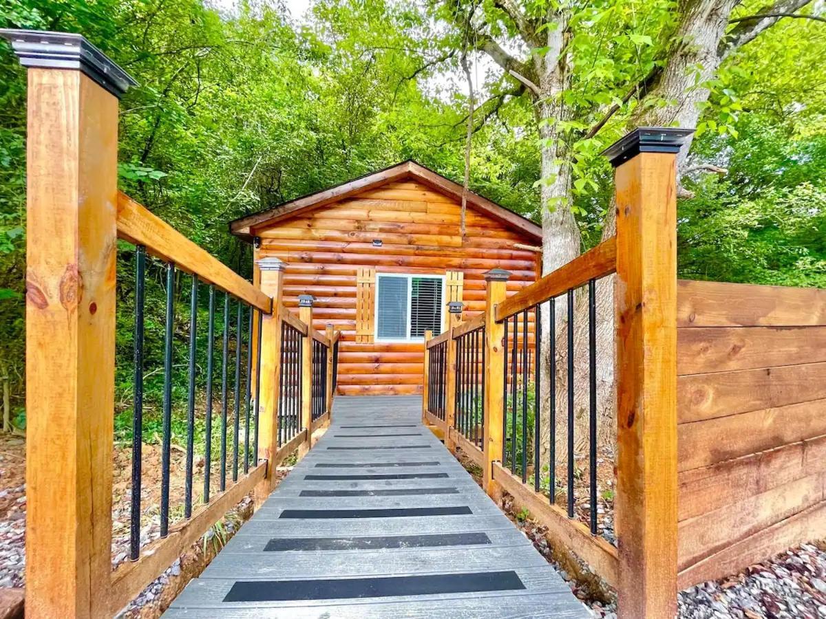 New Tiny Cabin Hot Tub Firepit Fenced Yard Sevierville Exterior photo