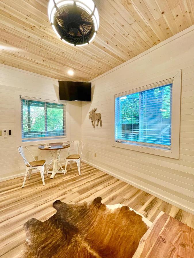 New Tiny Cabin Hot Tub Firepit Fenced Yard Sevierville Exterior photo