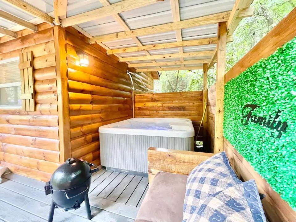 New Tiny Cabin Hot Tub Firepit Fenced Yard Sevierville Exterior photo